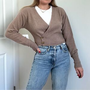 Overlap Cropped V-neck Cardigan